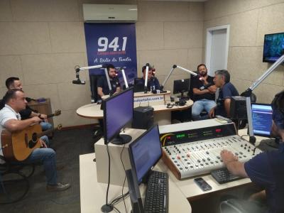 Campo Abeto FM está com programação especial dos 33 anos